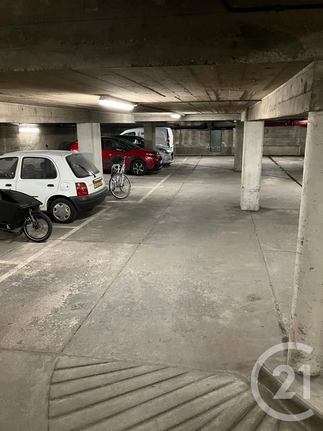 Afficher la photo en grand parking à vendre - 10.13 m2 - PARIS - 75016 - ILE-DE-FRANCE - Century 21 Auteuil Seine