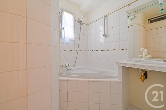 Appartement F5 à louer - 5 pièces - 108.01 m2 - PARIS - 75016 - ILE-DE-FRANCE - Century 21 Auteuil Seine