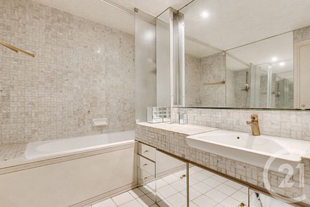 Appartement F2 à vendre - 2 pièces - 62.37 m2 - PARIS - 75016 - ILE-DE-FRANCE - Century 21 Auteuil Seine