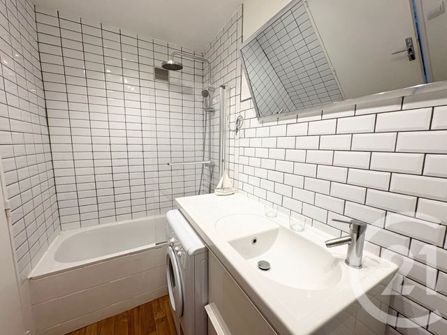 Appartement F3 à louer - 3 pièces - 52.63 m2 - PARIS - 75018 - ILE-DE-FRANCE - Century 21 Auteuil Seine