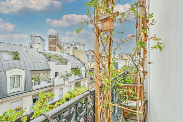  - PARIS - 